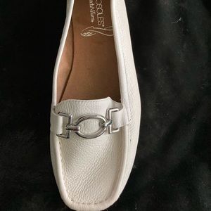 Women’s loafer size 9M